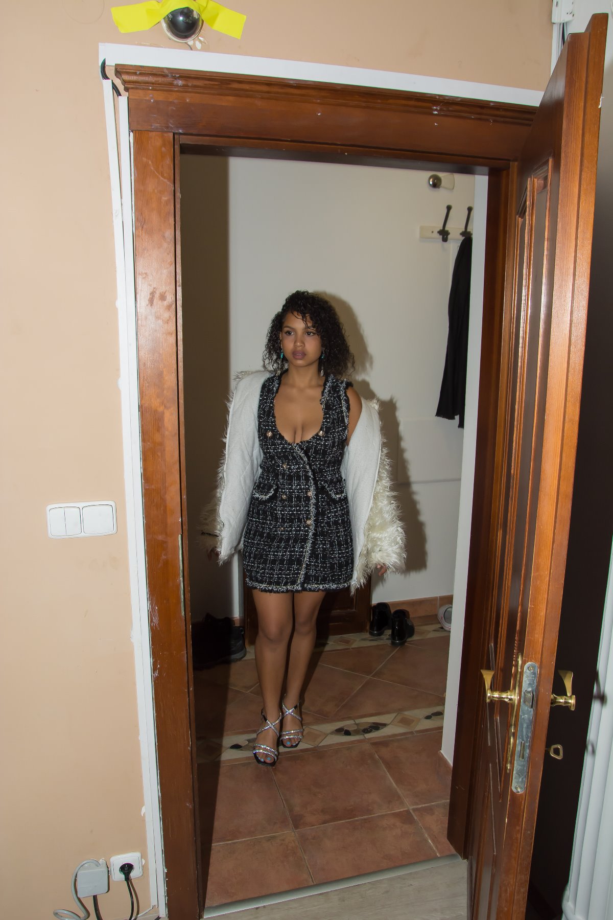 Free pictures series of nude Dani B. ...!