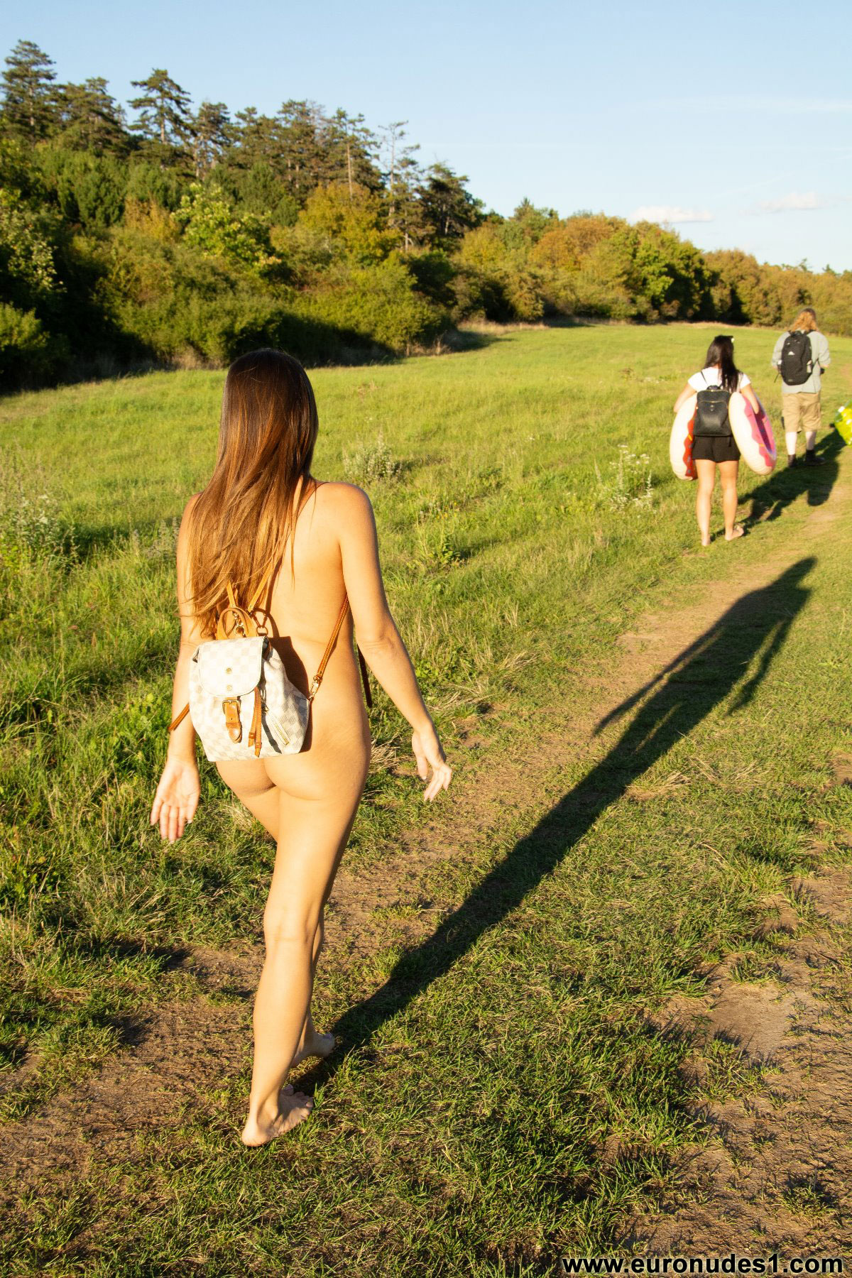 Free pictures series of nude Dominika C. ...!