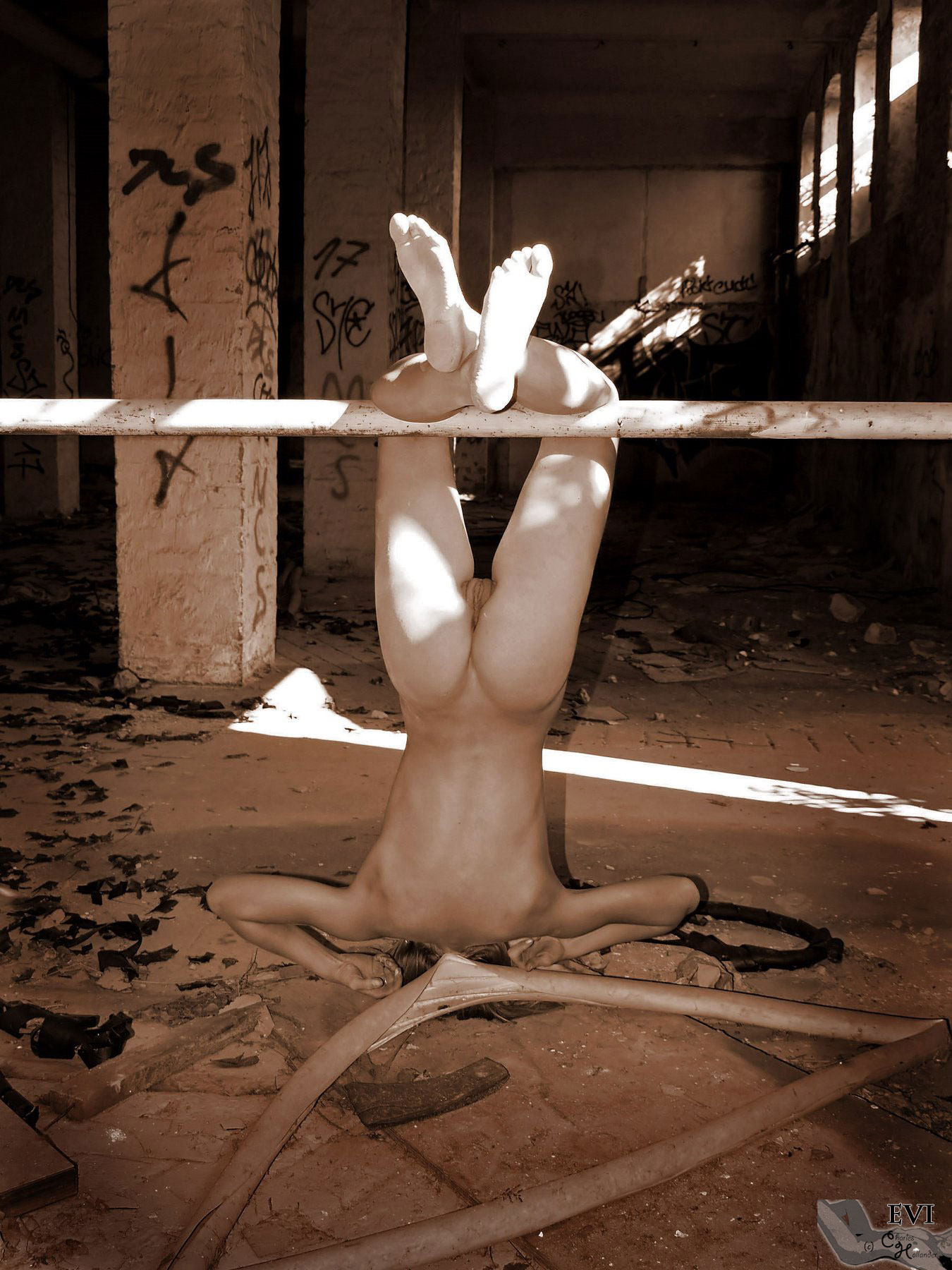 Free pictures series of nude Evi C. ...!