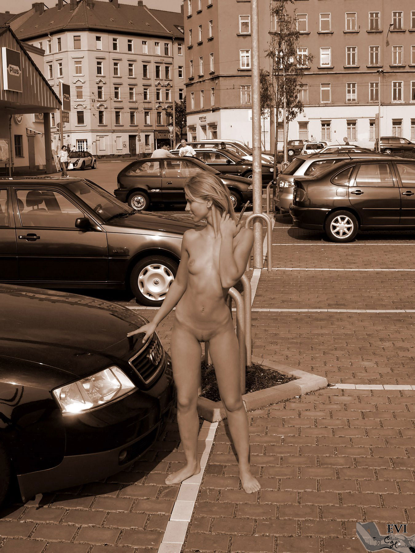 Free pictures series of nude Evi C. ...!
