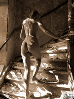 Free pictures series of nude Evi C. ...!