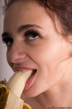 Free pictures series of nude Maria B. ...!