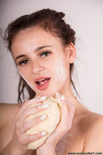 Free pictures series of nude Maria B. ...!