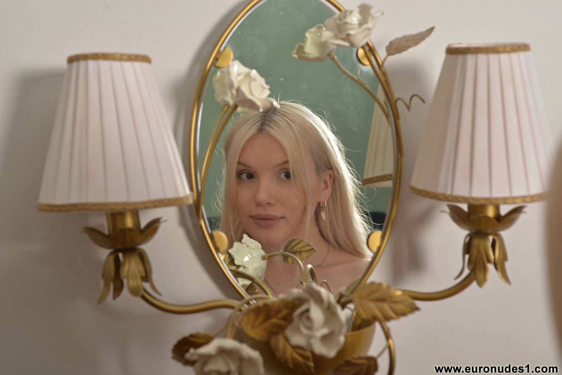 Free pictures series of nude Sonya A ...!