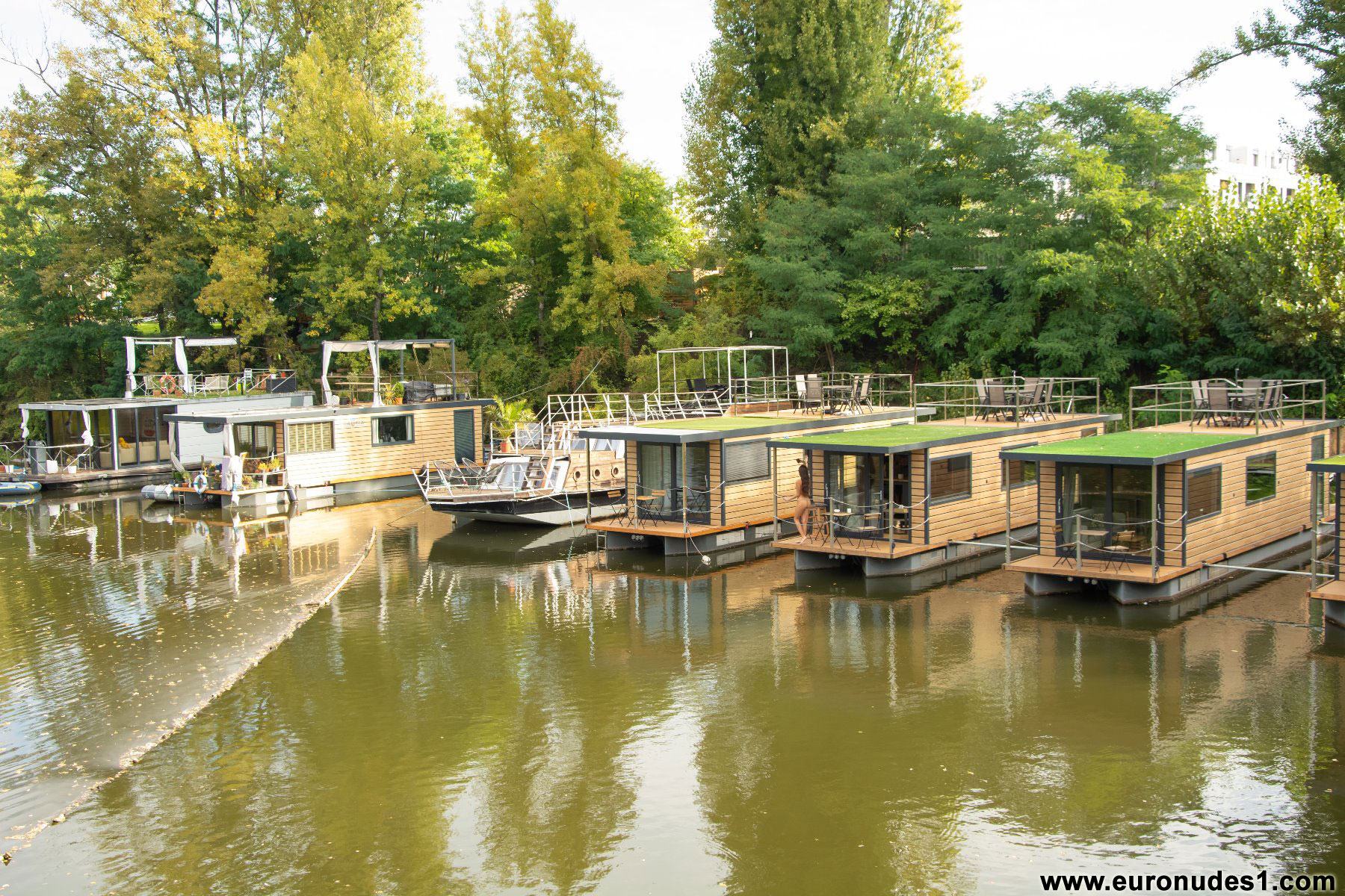 Free pictures series of nude Viktoria C. ...!